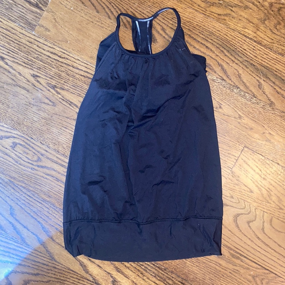Black lululemon tank top size 6 with built in sports bra